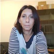 Sono una mamma diplomata in ragioneria che segue i suoi figli di 9e 11 anni con i compiti con ottimi risultati. Nell'aiutare i miei figli pretendo molto, ma dico sempre loro che non sono un numero ma delle persone con delle qualità e che devono sempre cre